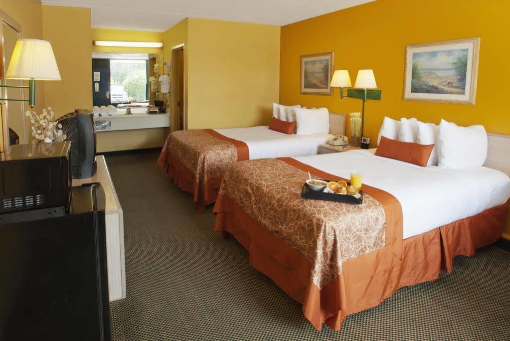 Travelodge By Wyndham Savannah Area/Richmond Hill Habitación foto